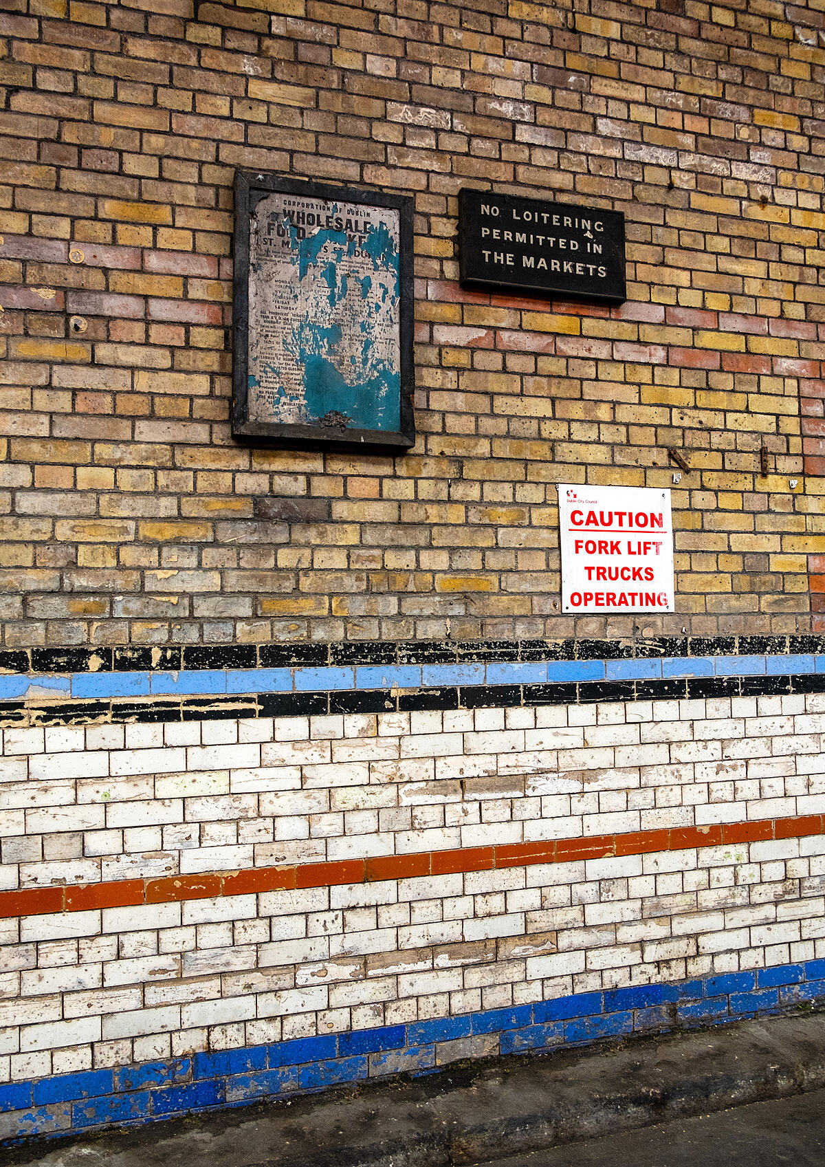 No loitering | Colour photograph