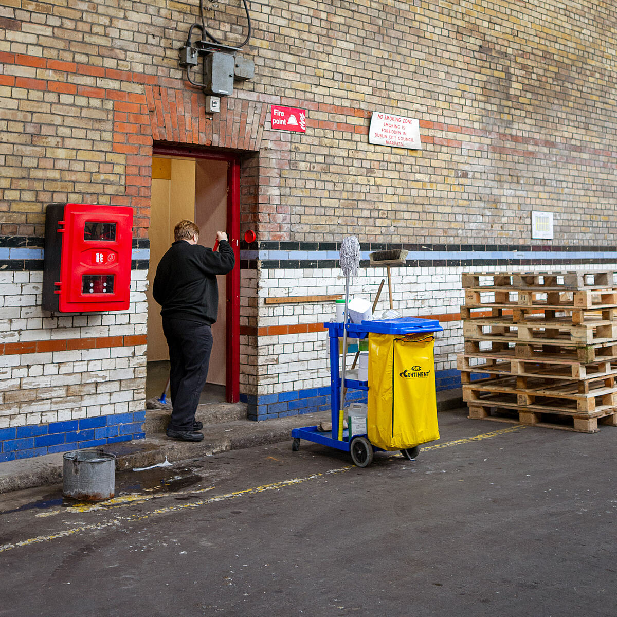 Market cleaner | Colour photograph - 2018