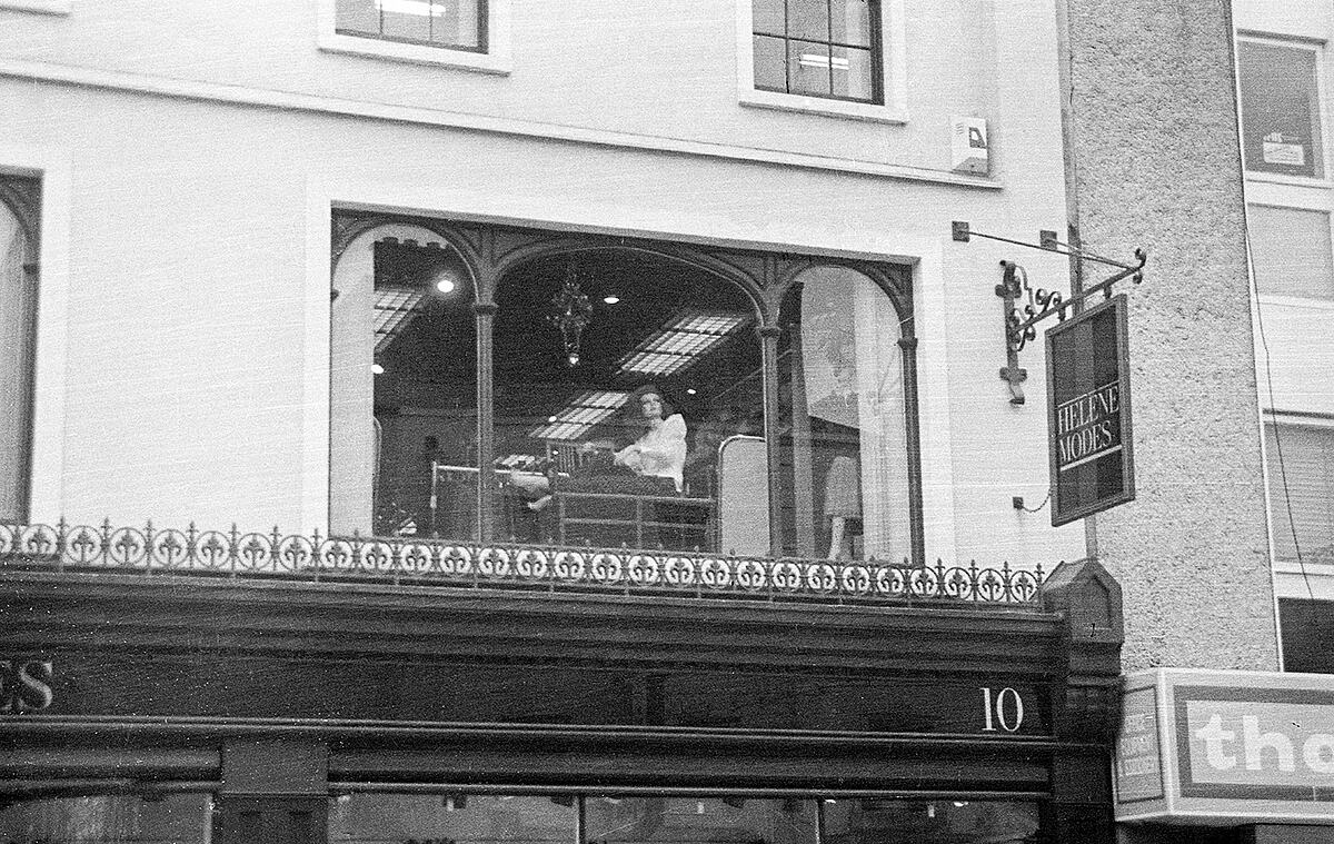Helena Modes boutique | B&W photograph - 1990