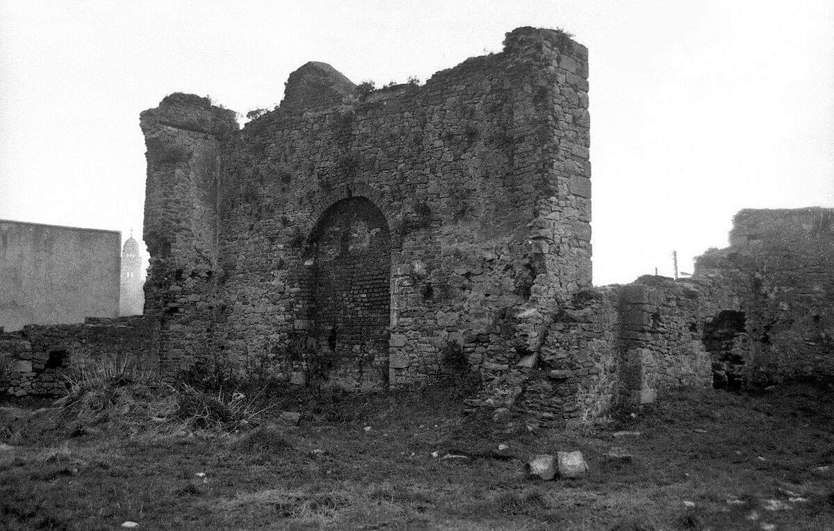 Limerick wall - B&W photograph - 1990