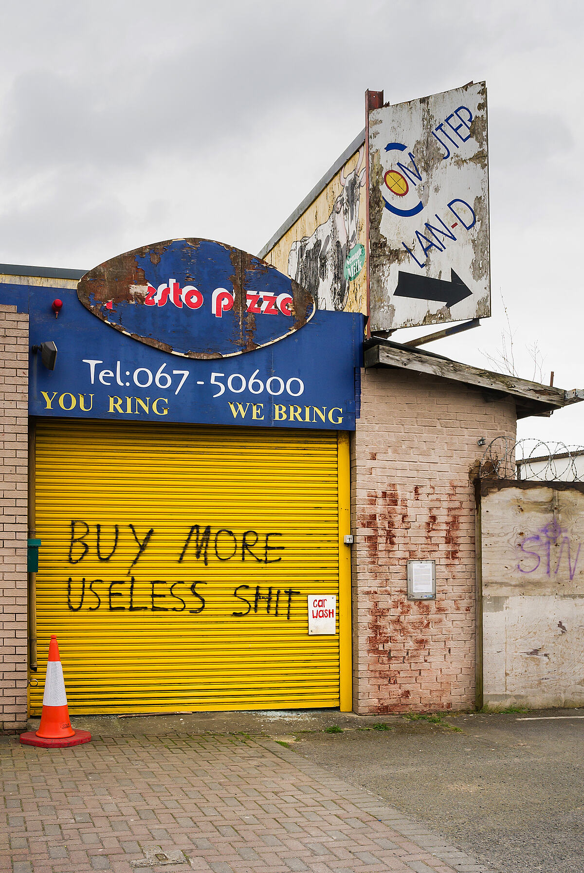 Buy more useless shit  | Colour photograph 2018