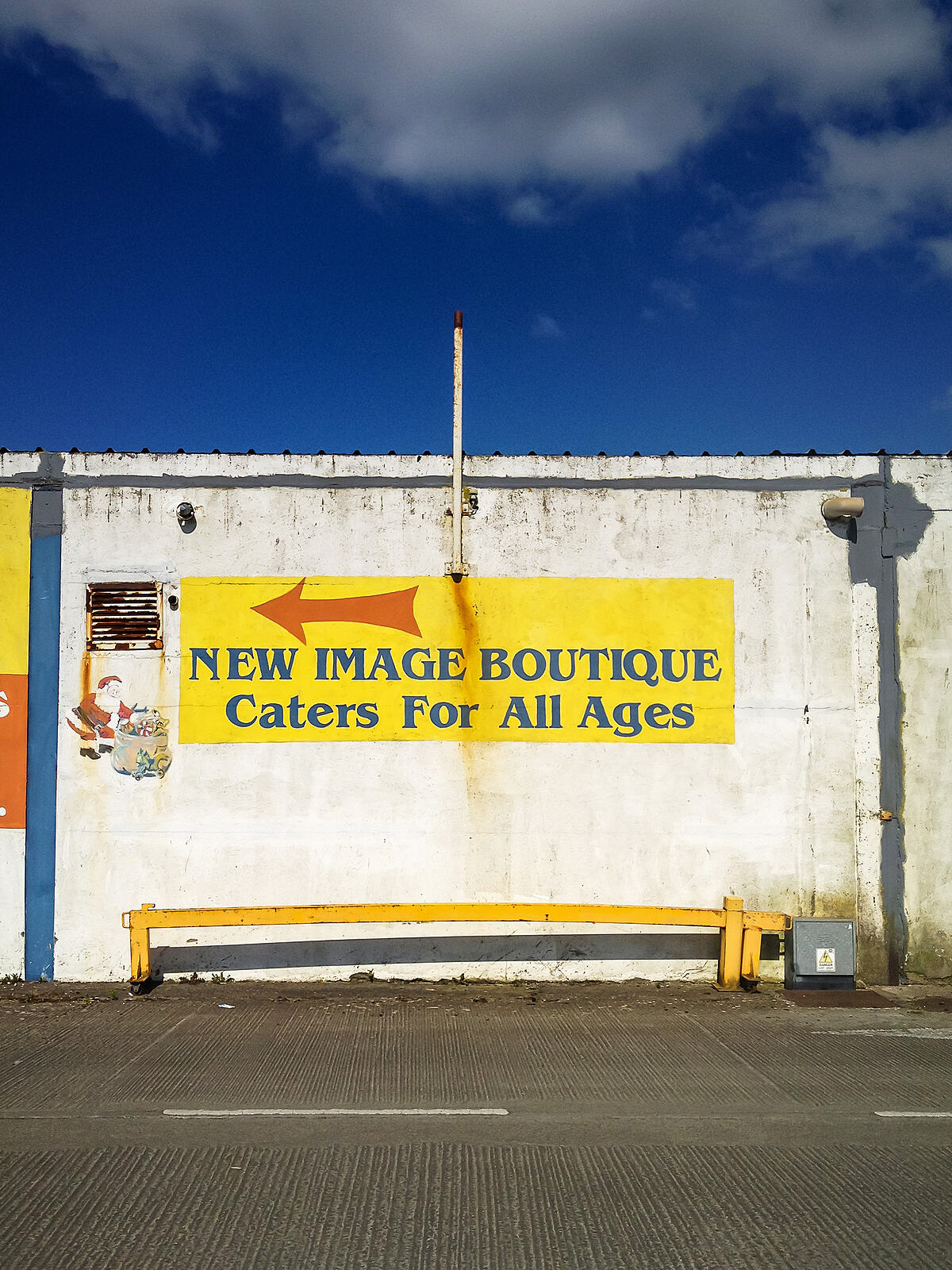 New image boutique | Colour photograph - 2018
